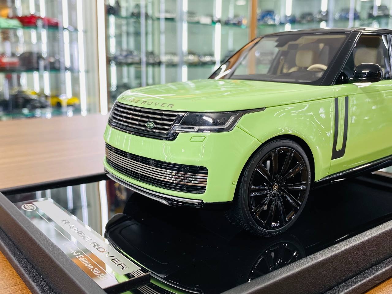 MotorHelix Range Rover Autobiography 2022 – 1_18 Resin ,Light Green