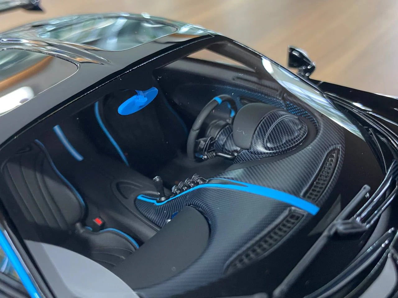 1/18 Resin Model Bugatti Chiron Sport Davis & Giovanni Gloss Black