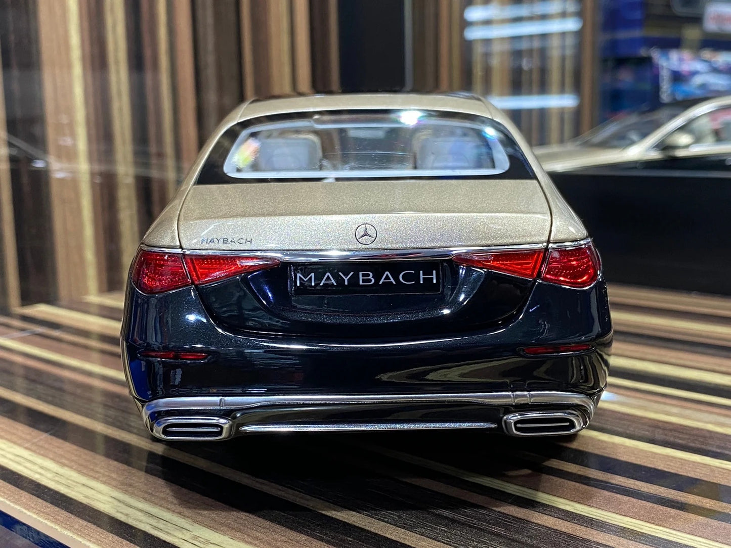 1_18 Diecast Mercedes-Maybach S-Class 2021 Black & Gold Norev Scale Mo