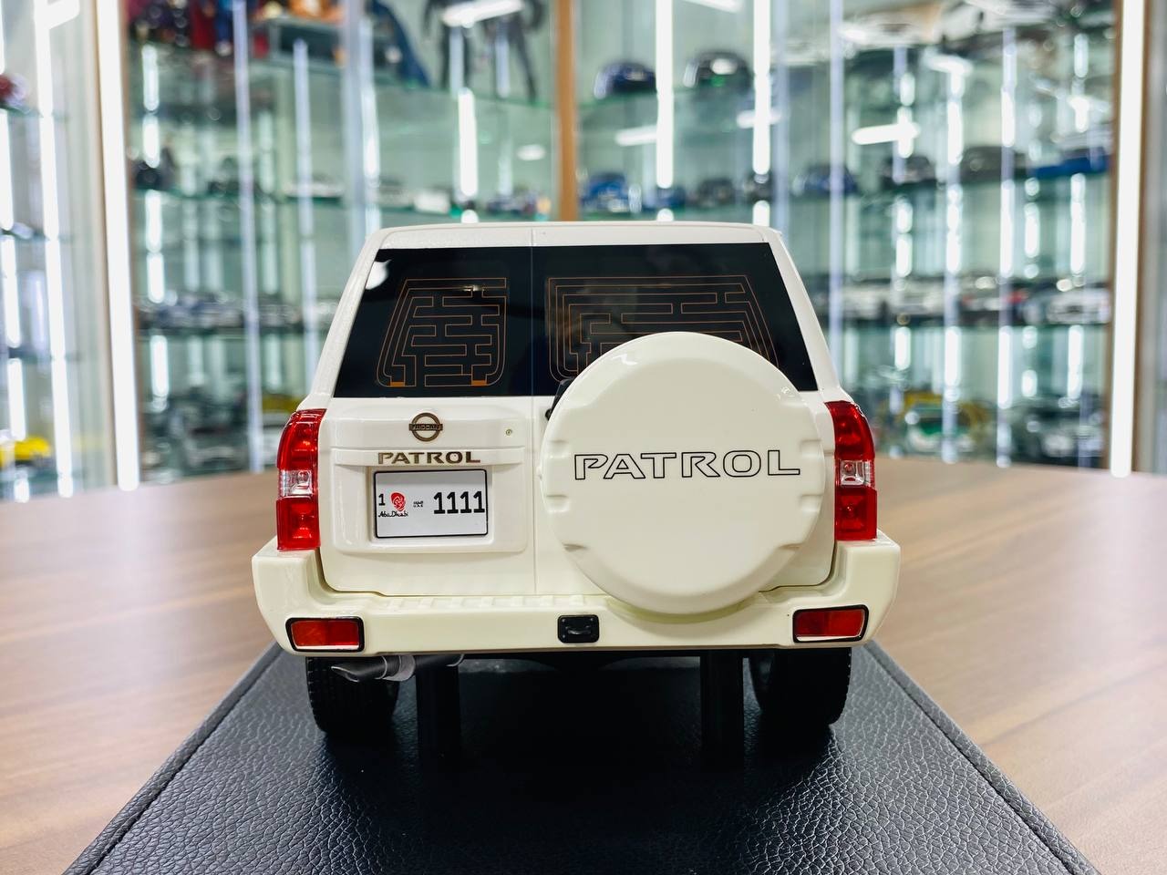 Ivy Model 1_18 Nissan Patrol Safari Y61 – White, Limited Edition