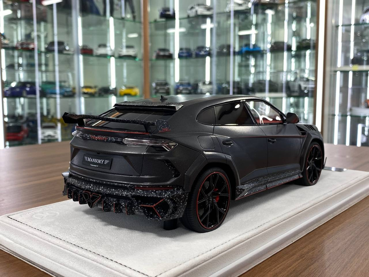 /18 Diecast Lamborghini Urus Mansory Venatus Carbon by Timothy & Pierre