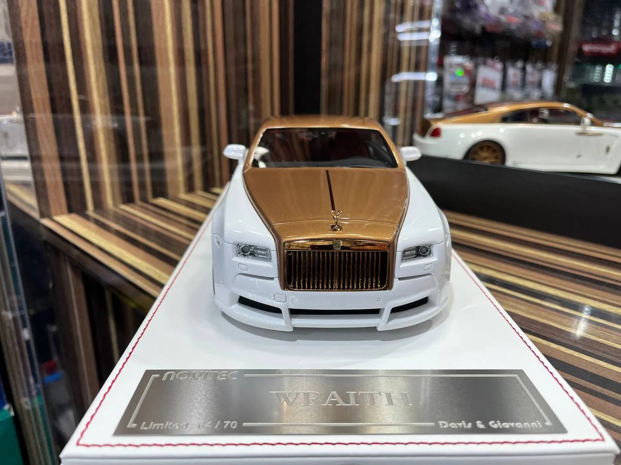 Davis & Giovanni Rolls Royce Wraith 1_18 Resin Model - White_Gold