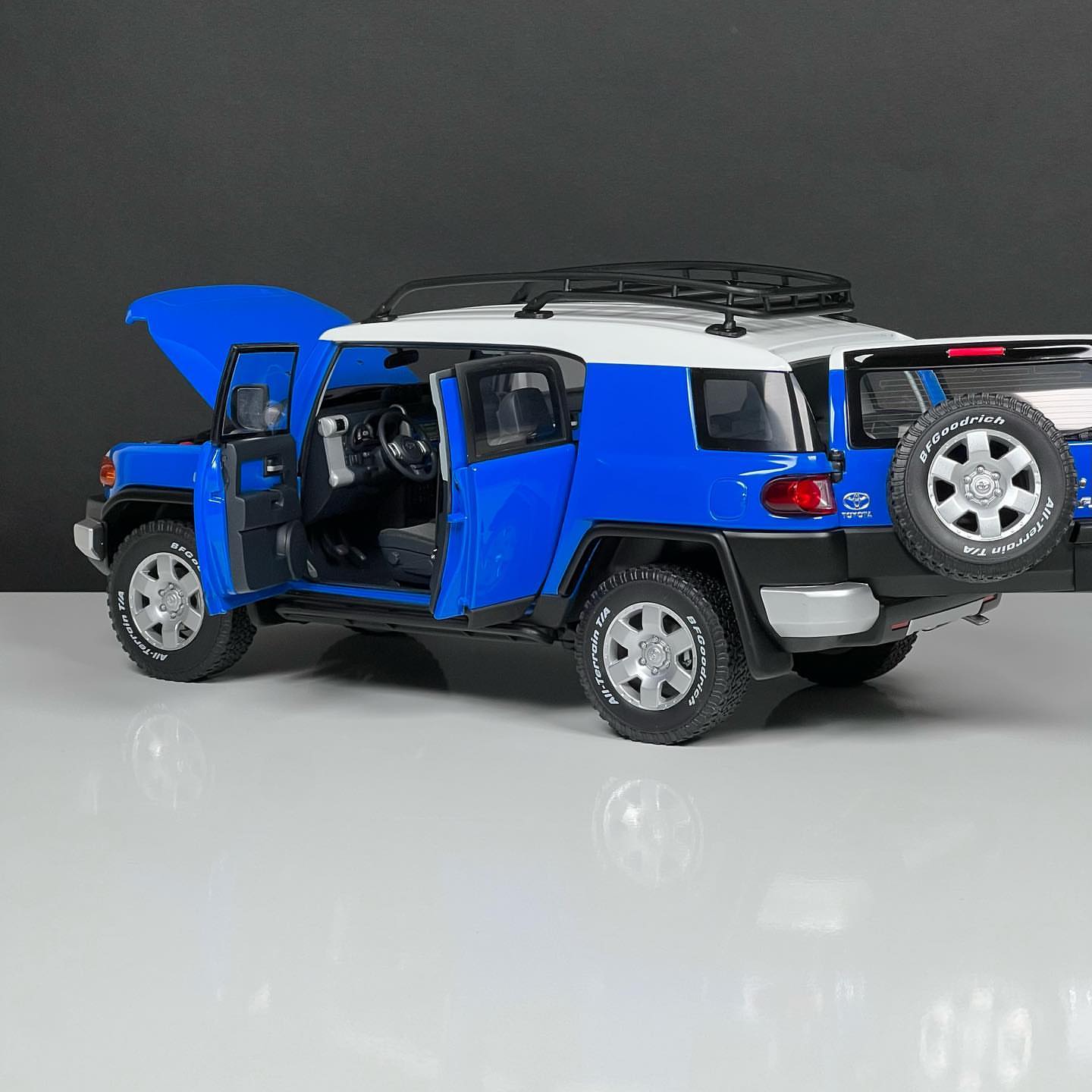 1/18 Diecast Toyota FJ Cruiser Silver by AUTOart Scale Model Car
SKU:Dturmandot_0891