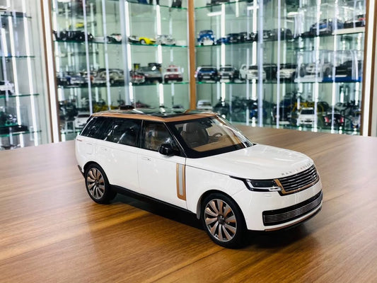 1/18 Land Rover Range Rover SV Autobiography Dynamic 2017 White LCD-Model (Copy)