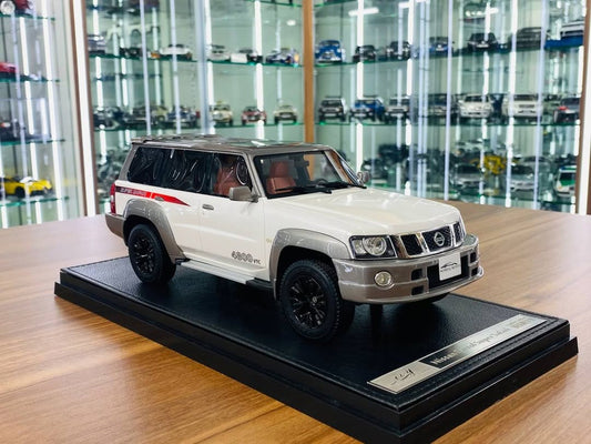 Ivy Model 1/18 Nissan Patrol Super Safari Y61