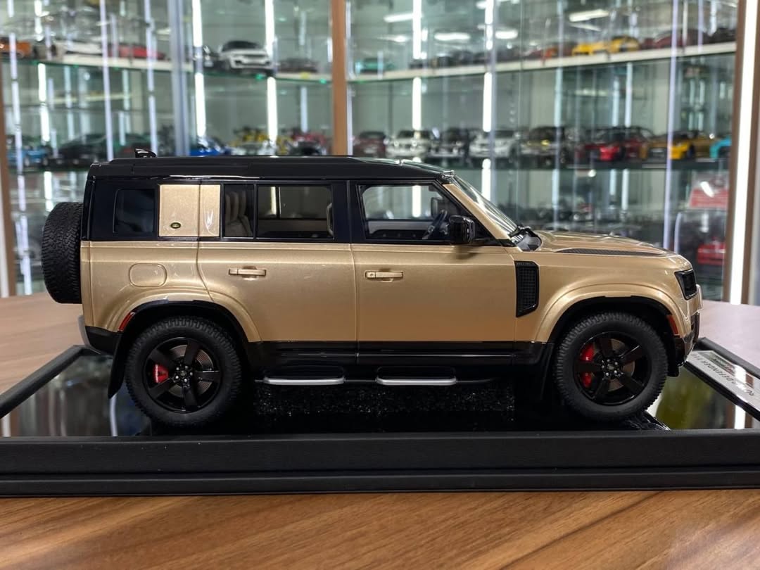 1/18 Land Rover Range Rover SV Autobiography Dynamic 2017 White LCD-Model (Copy) (Copy)