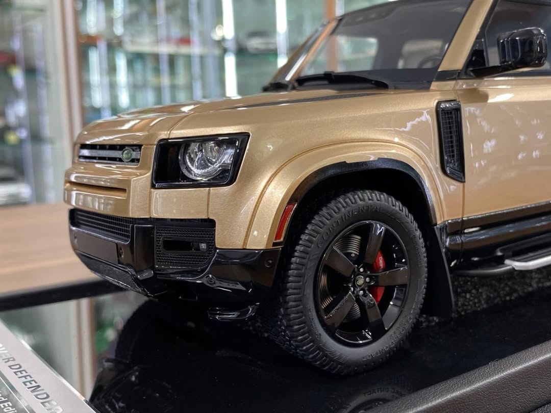 1/18 Land Rover Range Rover SV Autobiography Dynamic 2017 White LCD-Model (Copy) (Copy)