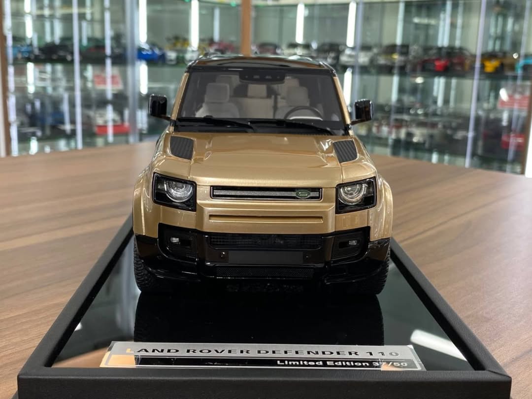 1/18 Land Rover Range Rover SV Autobiography Dynamic 2017 White LCD-Model (Copy) (Copy)