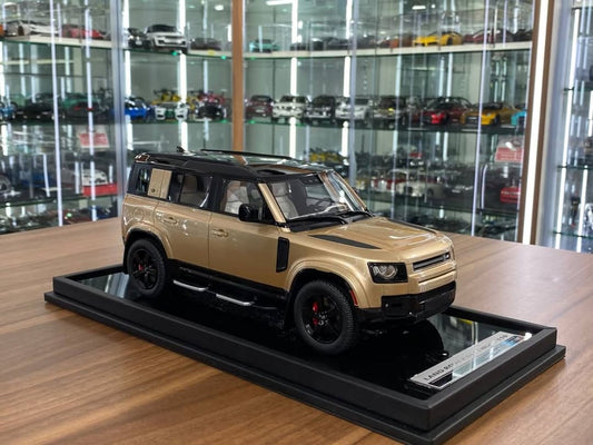 1/18 Land Rover Range Rover SV Autobiography Dynamic 2017 White LCD-Model (Copy) (Copy)
