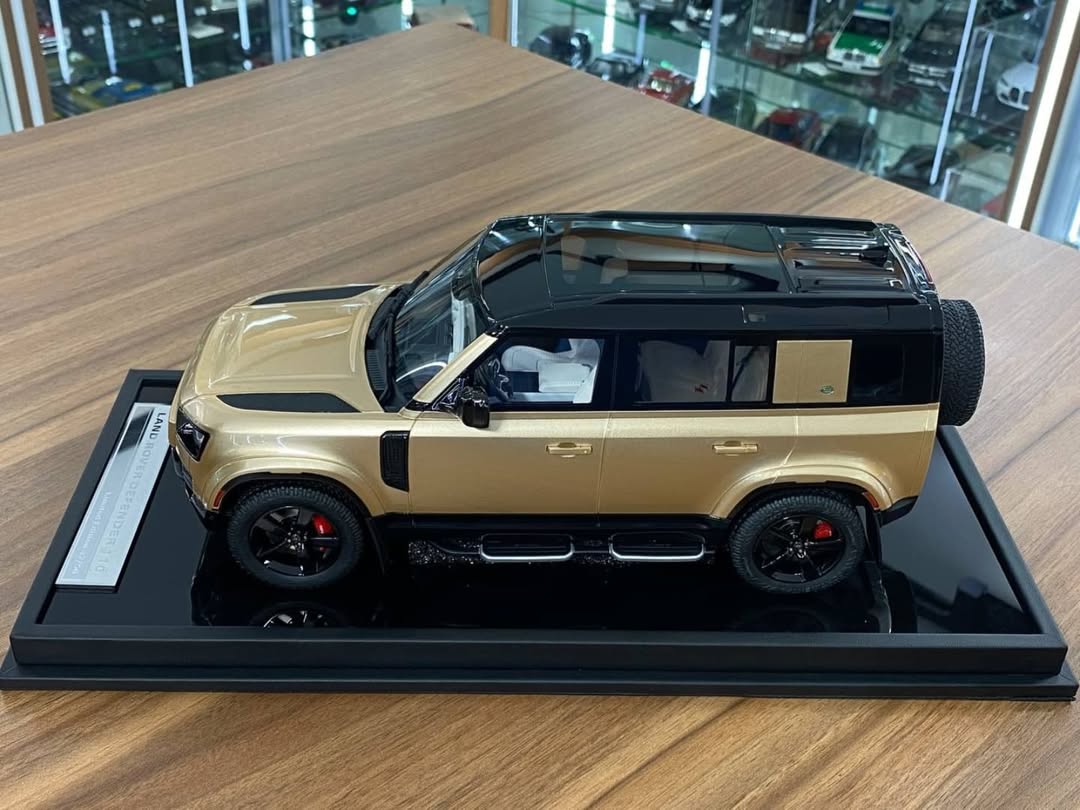 1/18 Land Rover Range Rover SV Autobiography Dynamic 2017 White LCD-Model (Copy) (Copy)