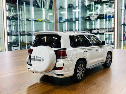 Diecast Metal Kengfai Model Toyota Land Cruiser 200 - White/Red Interior, Limited Edition