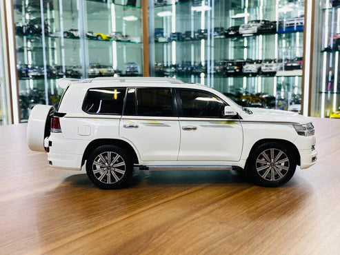 Diecast Metal Kengfai Model Toyota Land Cruiser 200 - White/Red Interior, Limited Edition