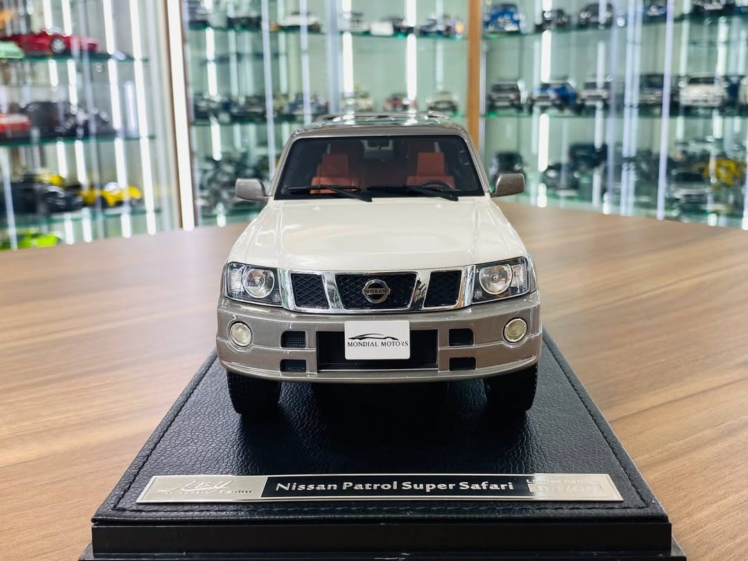 Ivy Model 1/18 Nissan Patrol Super Safari Y61