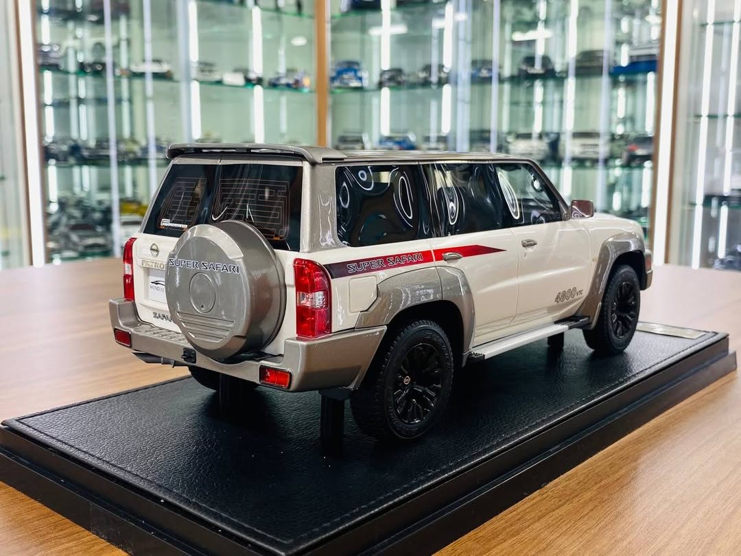 Ivy Model 1/18 Nissan Patrol Super Safari Y61