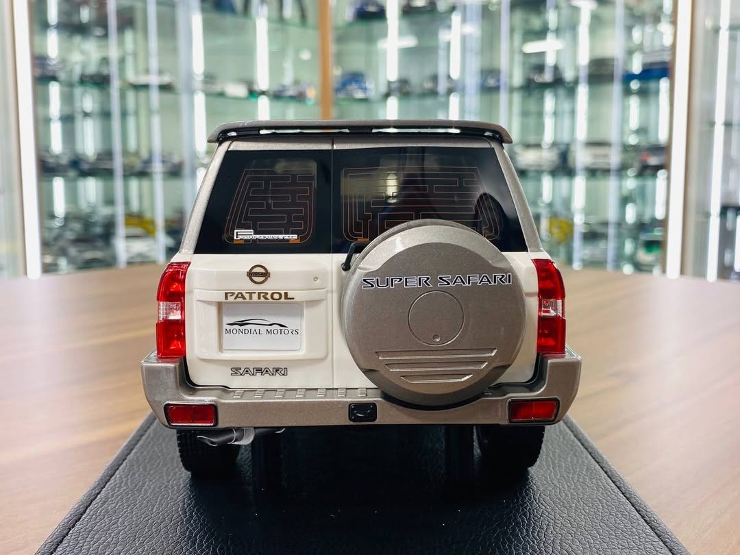 Ivy Model 1/18 Nissan Patrol Super Safari Y61