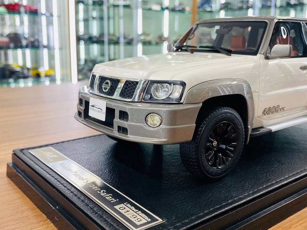 Ivy Model 1/18 Nissan Patrol Super Safari Y61