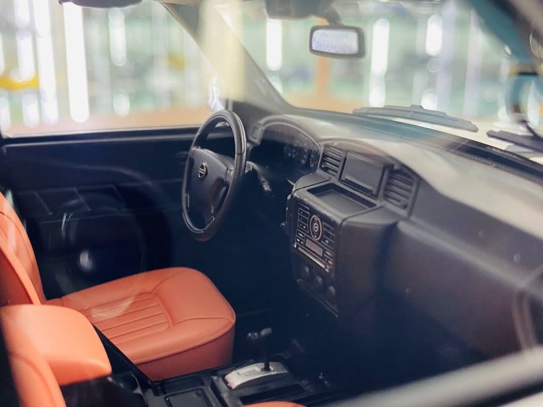 Ivy Model 1/18 Nissan Patrol Super Safari Y61