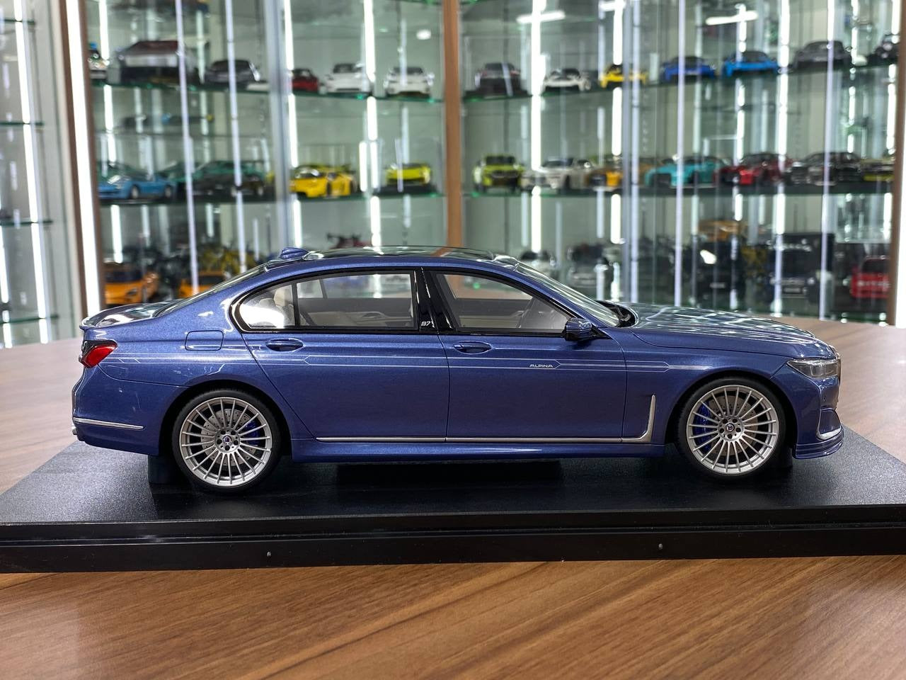 1/18 Resin GT Spirit BMW Alpina B7 Saloon - Blue / Beige Interior Limited Edition