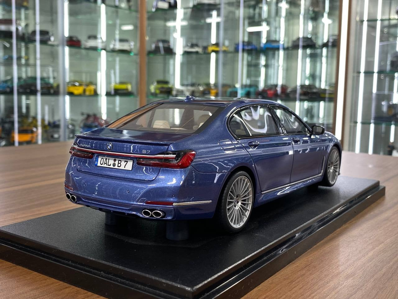 1/18 Resin GT Spirit BMW Alpina B7 Saloon - Blue / Beige Interior Limited Edition