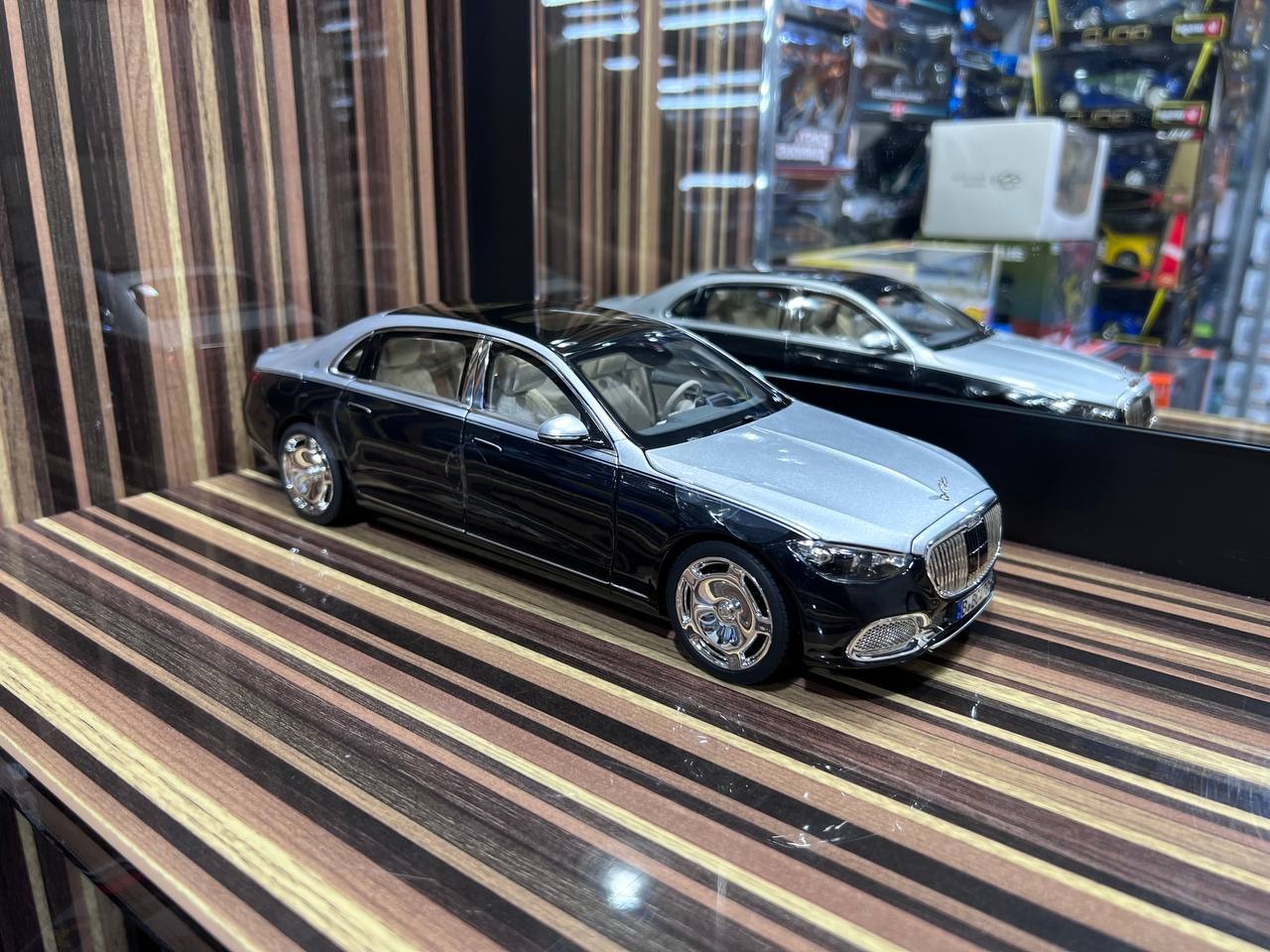 1_18 Diecast Mercedes-Maybach S-Class 2021 Silver & Black Norev Scale