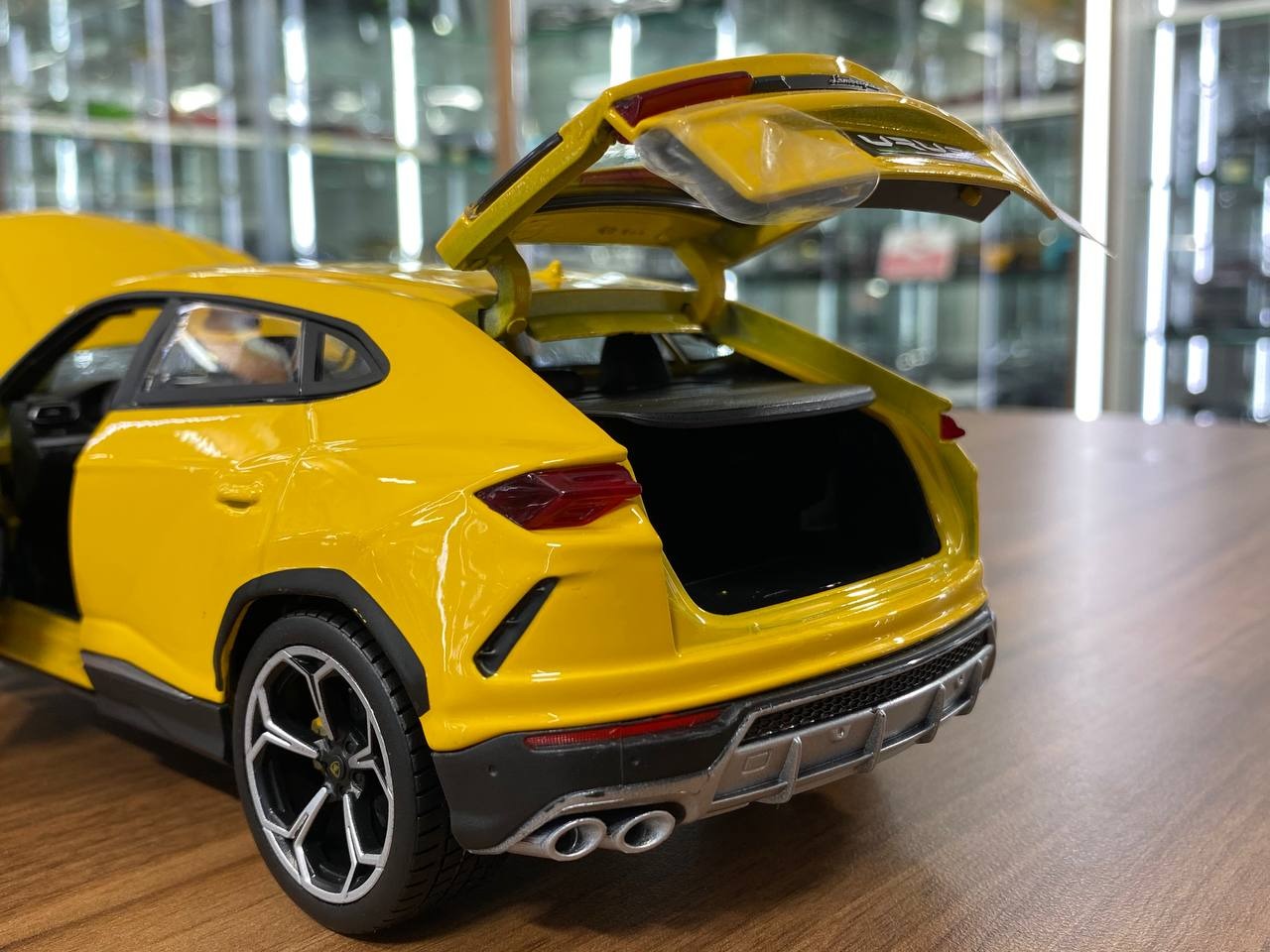 1/18 Lamborghini Models > 1/18 Diecast Lamborghini Urus Yellow Bburago Scale Model Car