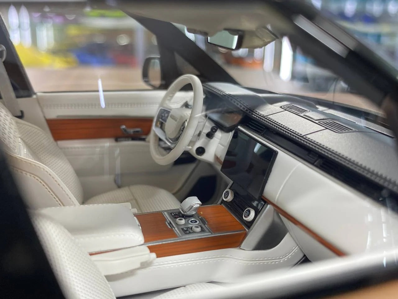 1_18 Resin Land Rover Range Rover Sunset Gold Matt by MotorHelix