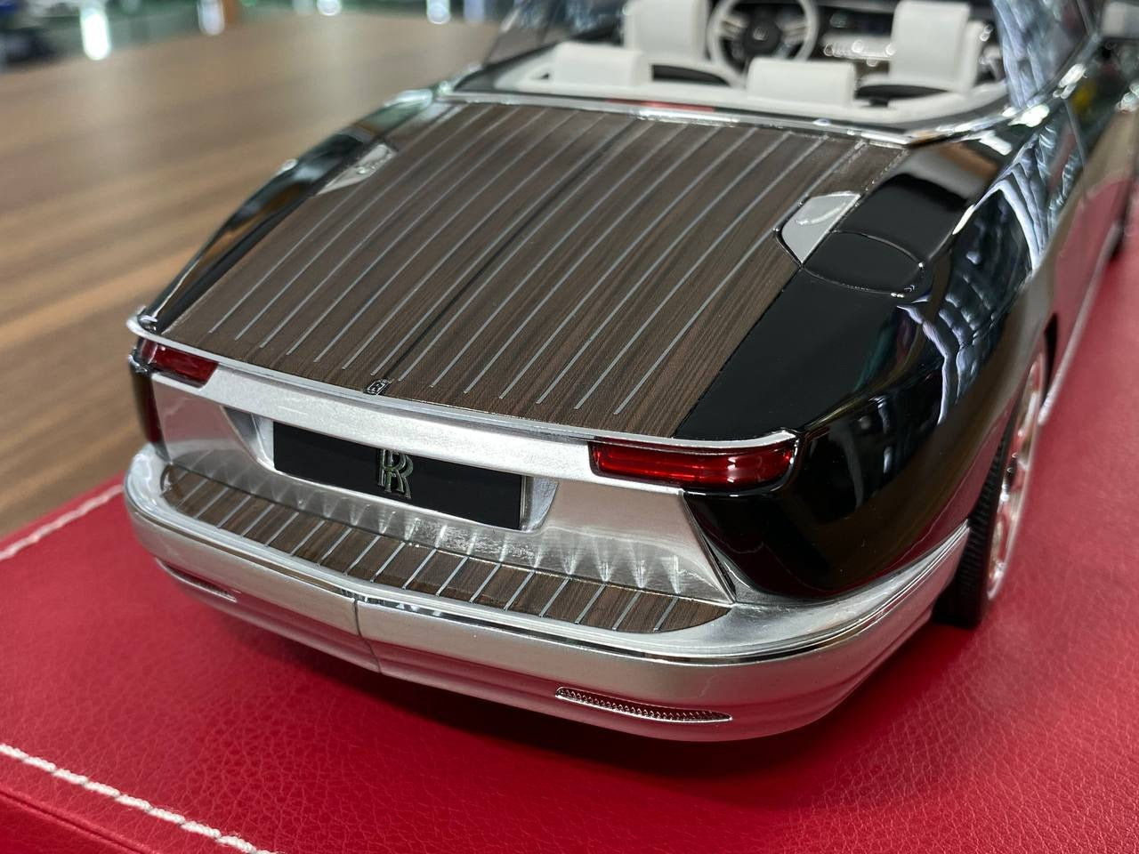 1_18 SC Models Rolls Royce Boat Tail Black_Silver _ Ltd.Edn. 66 pcs