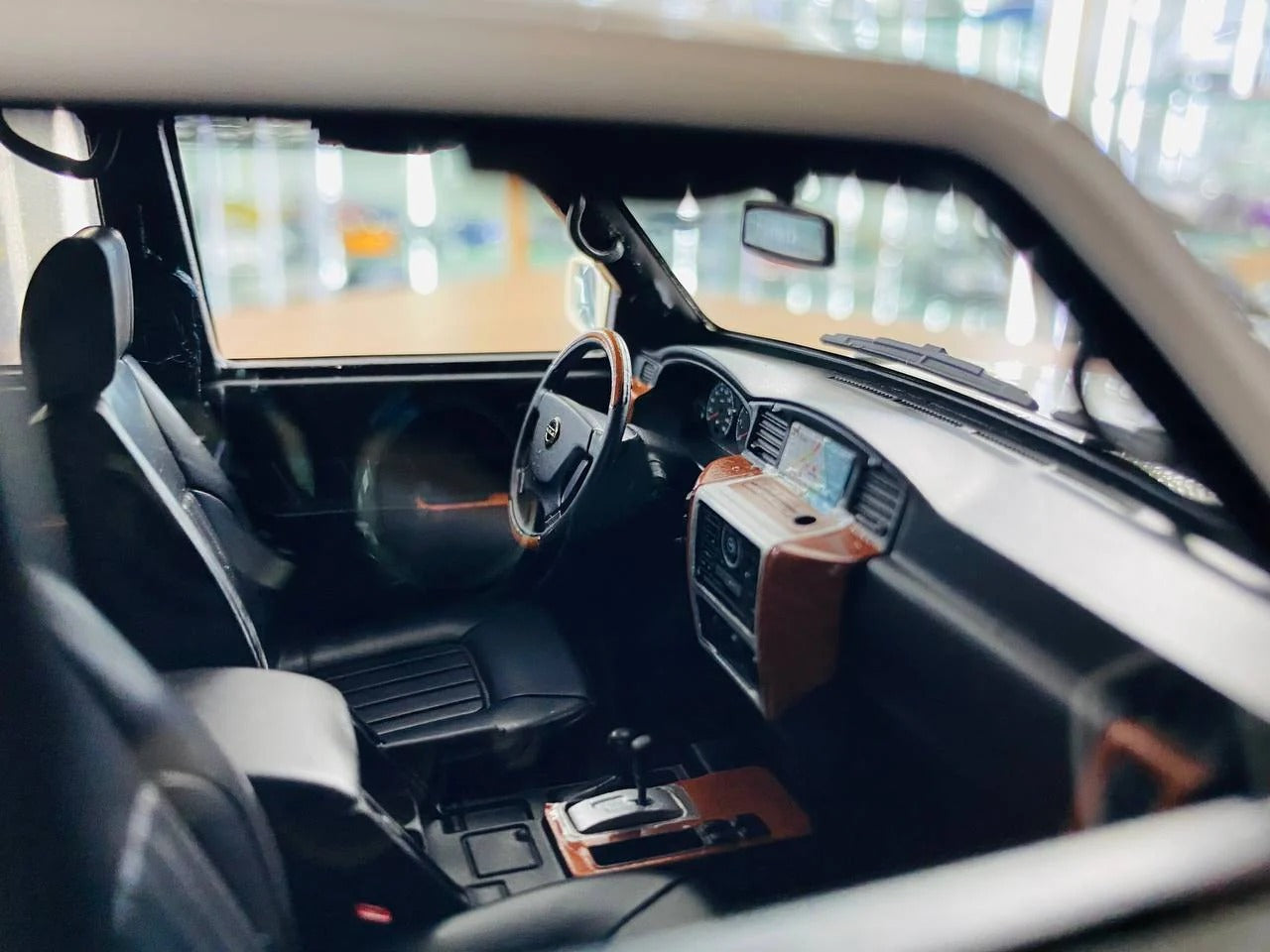 Ivy Model 1_18 Nissan Patrol Safari Y61 – White, Limited Edition