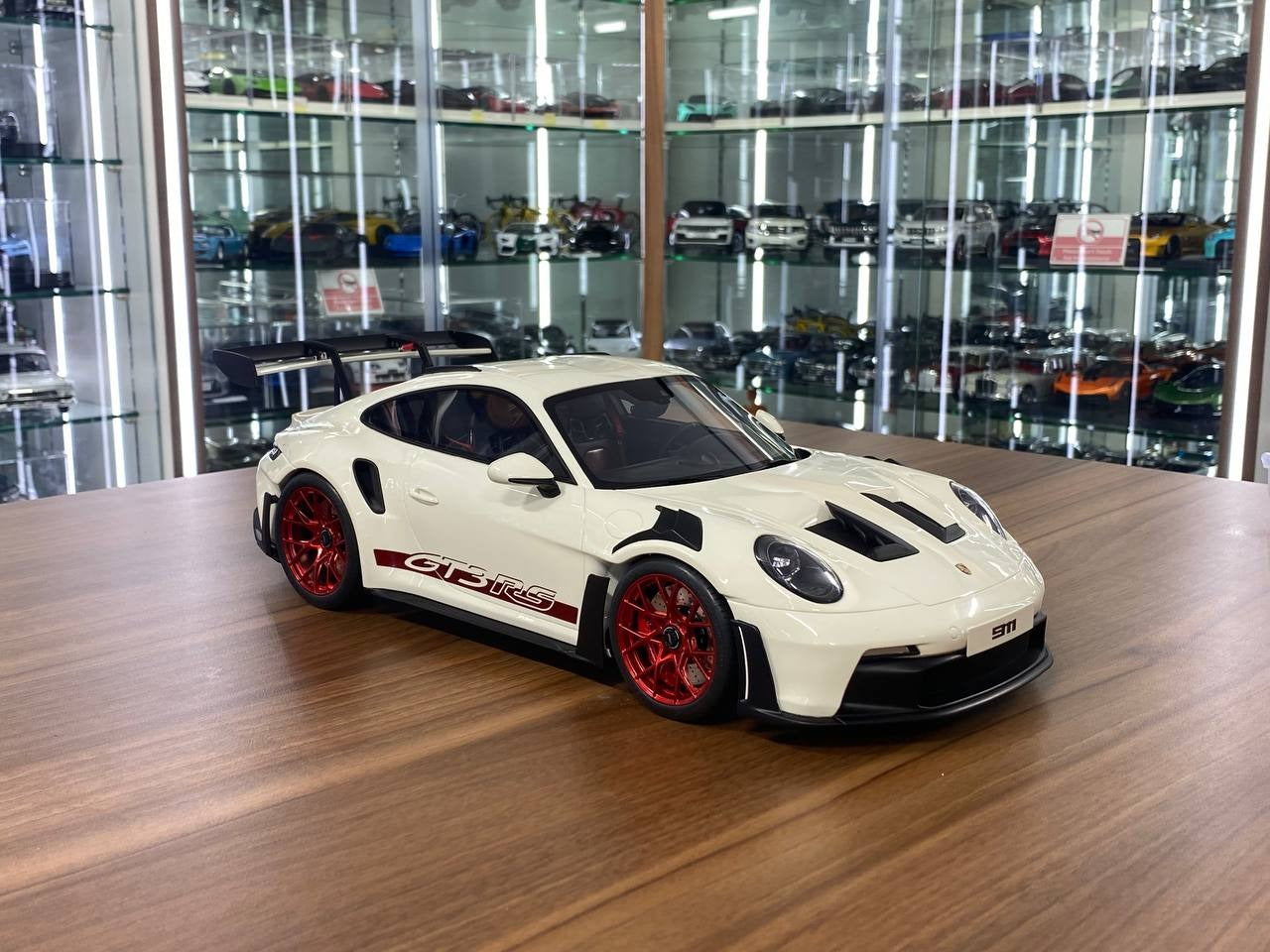 ★ 1_12 GT Spirit Porsche 911 (992) GT3 RS _ Off White_Red Rim _ Limite