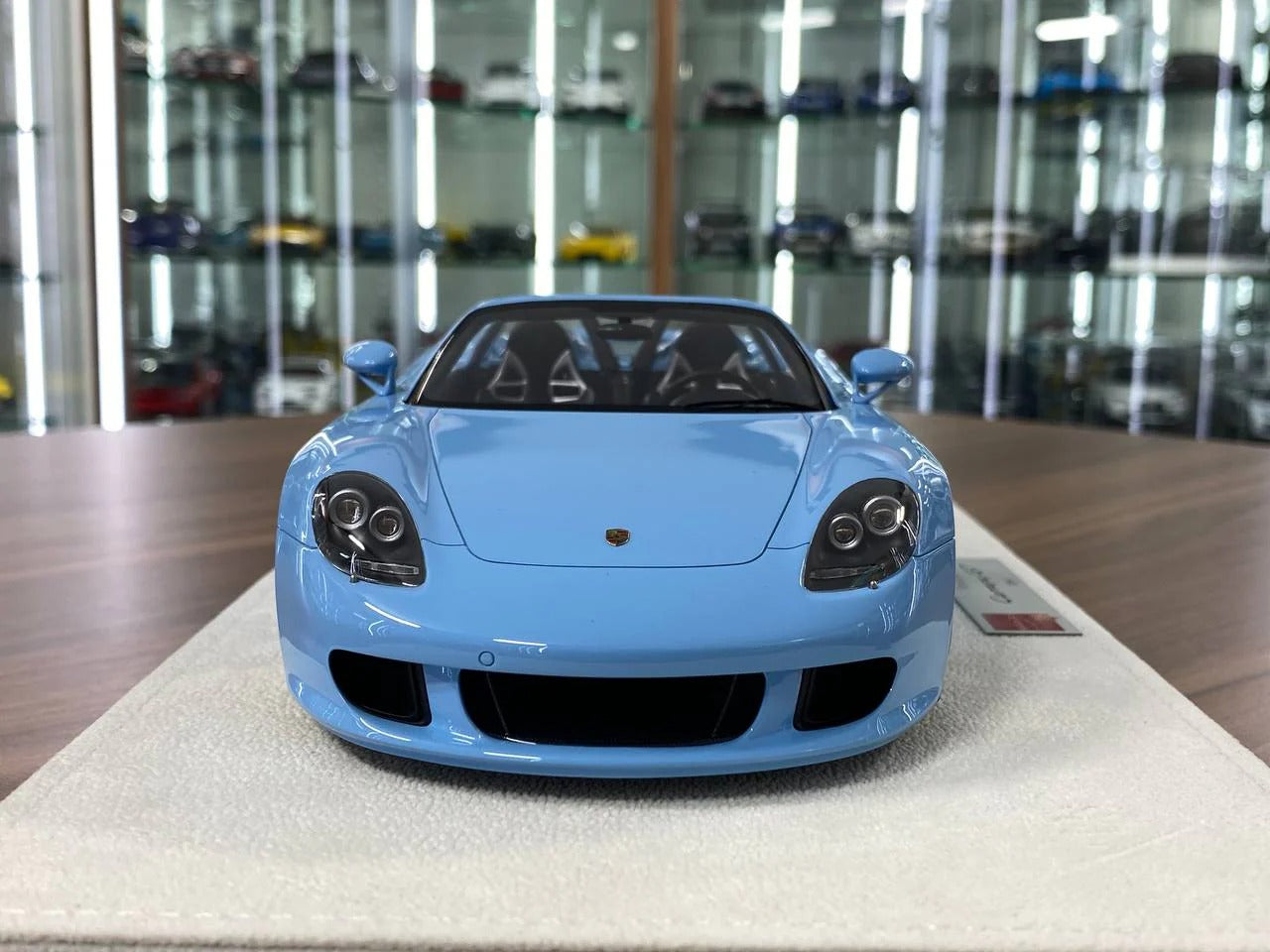 1_18 Resin Make Up Porsche Carrera GT 2004 Gulf Blue (Limited Edition)