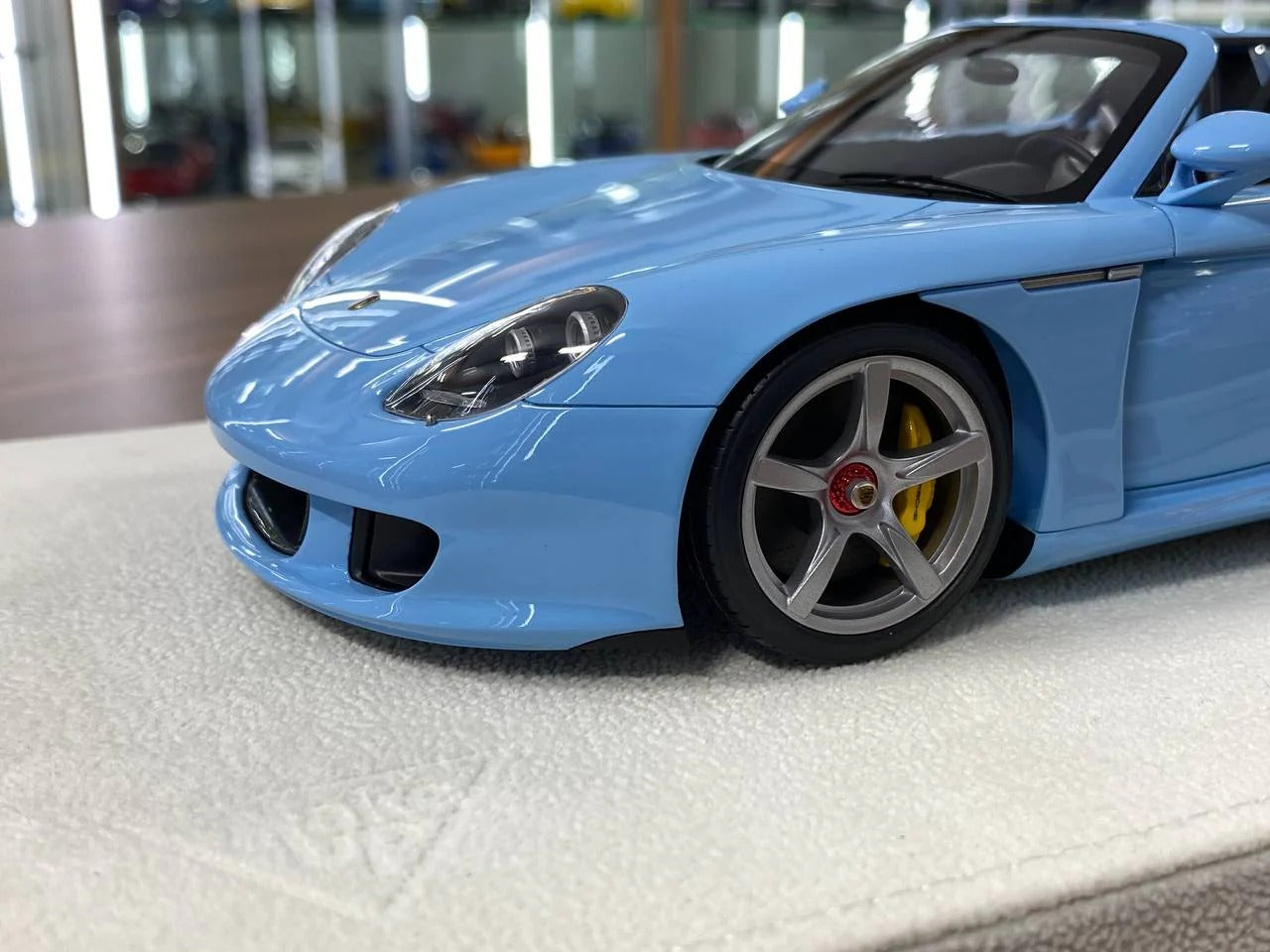 1_18 Resin Make Up Porsche Carrera GT 2004 Gulf Blue (Limited Edition)