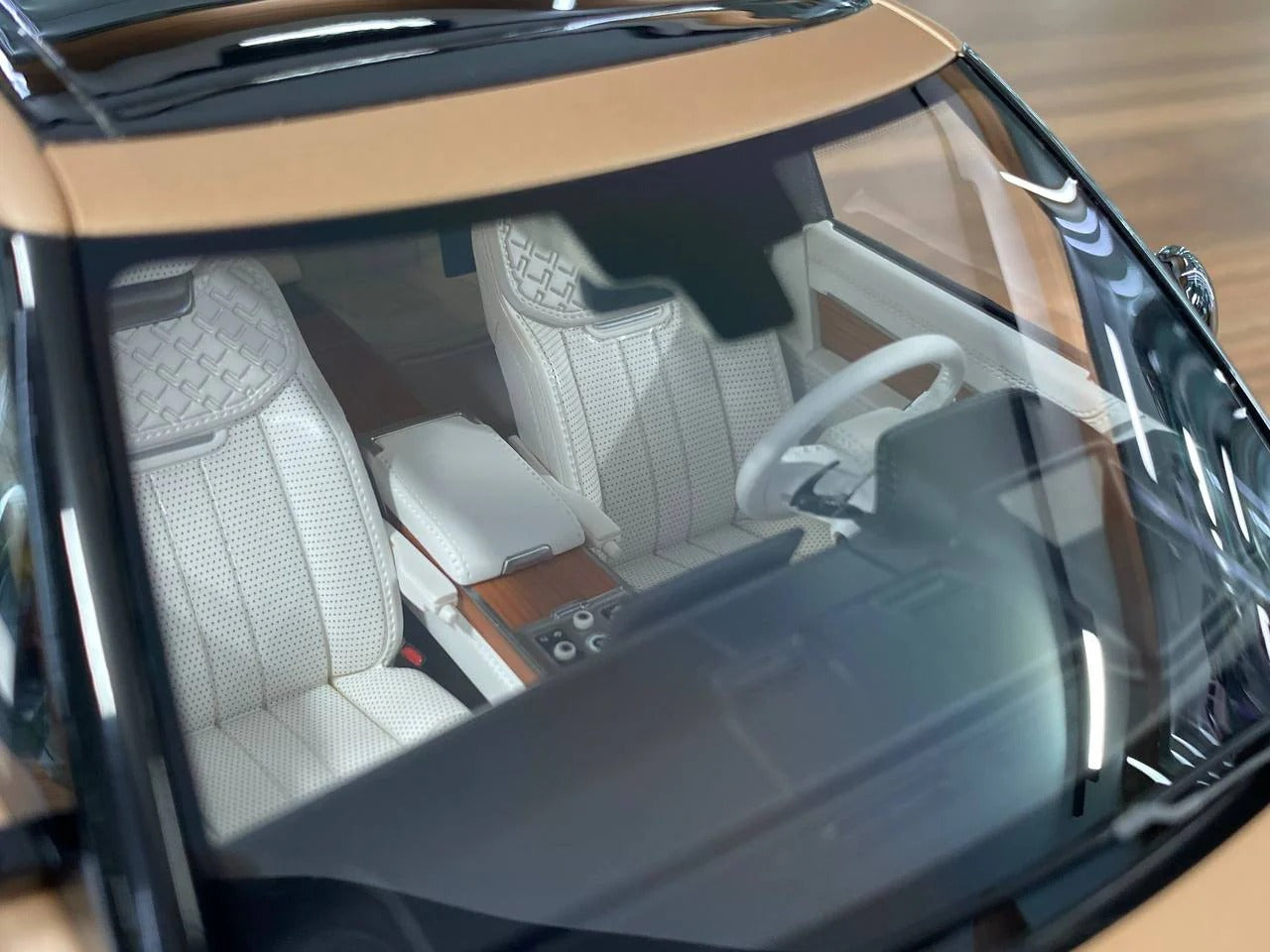 1_18 Resin Land Rover Range Rover Sunset Gold Matt by MotorHelix