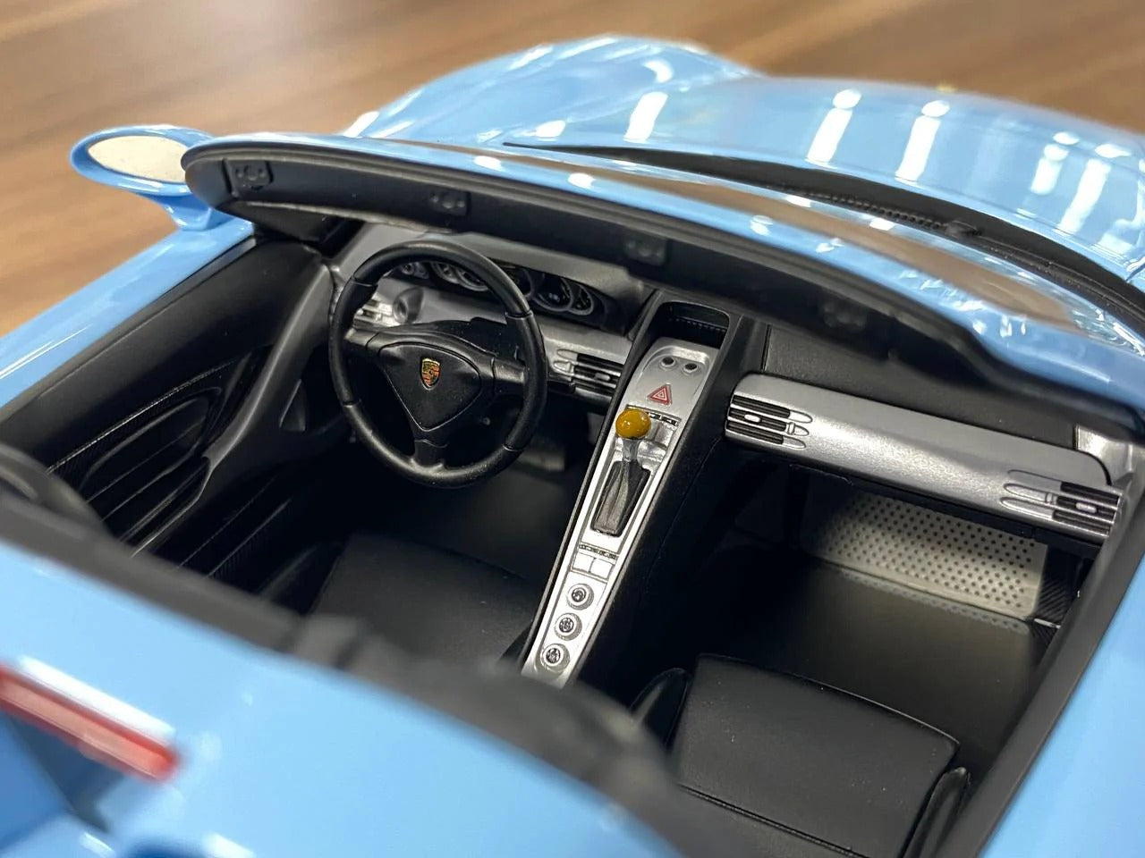 1_18 Resin Make Up Porsche Carrera GT 2004 Gulf Blue (Limited Edition)