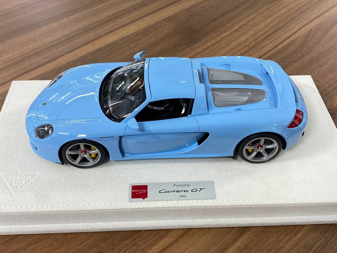 1_18 Resin Make Up Porsche Carrera GT 2004 Gulf Blue (Limited Edition)