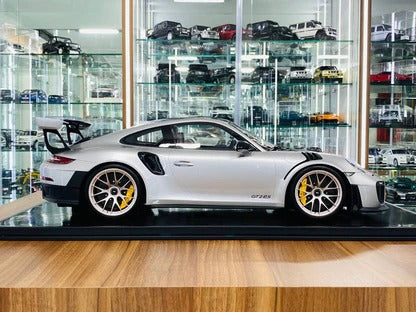 1_8 Resin Dino Models Porsche 911 GT2 RS - GT Silver