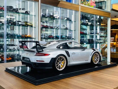 1_8 Resin Dino Models Porsche 911 GT2 RS - GT Silver