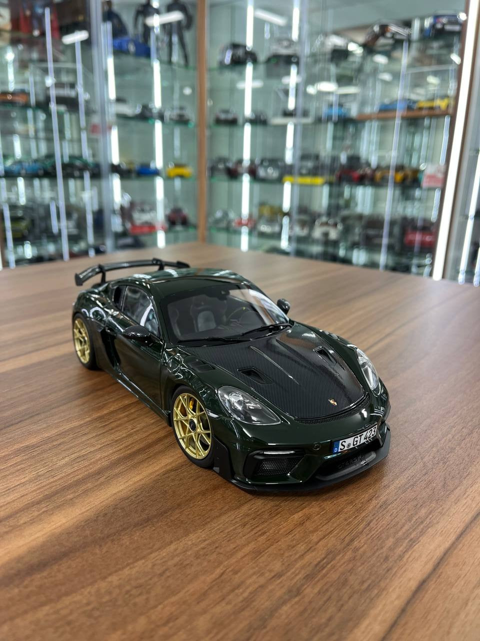 1_18 Diecast Porsche 718 Cayman GT4 RS Weissach Brewster Green _ Norev