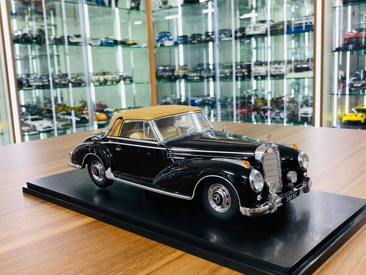1_18 Diecast KK Scale Mercedes 300 SC Cabriolet 1965 Black