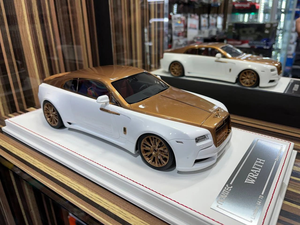 Davis & Giovanni Rolls Royce Wraith 1_18 Resin Model - White_Gold