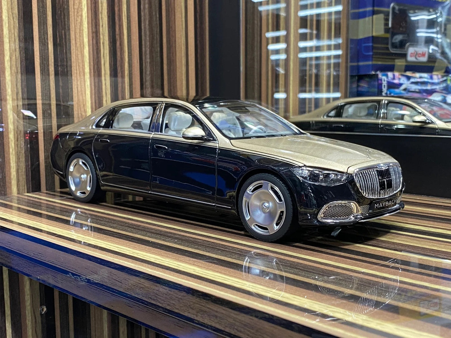 1_18 Diecast Mercedes-Maybach S-Class 2021 Black & Gold Norev Scale Mo