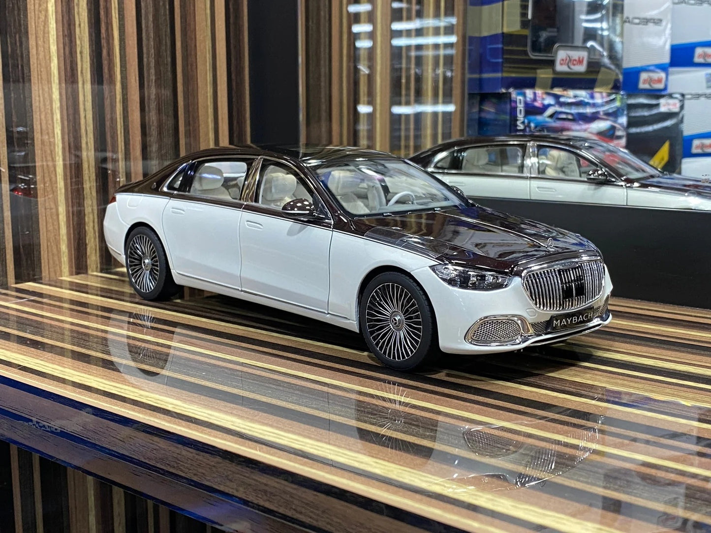 1_18 Diecast Mercedes-Maybach S-Class 2021 White & Black Norev Scale M