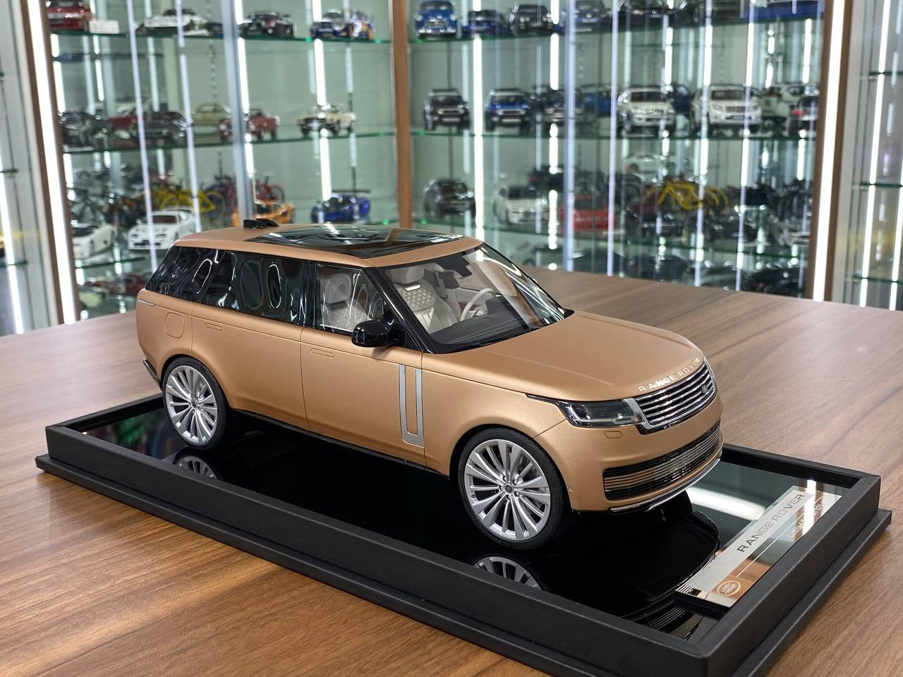 1_18 Resin Land Rover Range Rover Sunset Gold Matt by MotorHelix