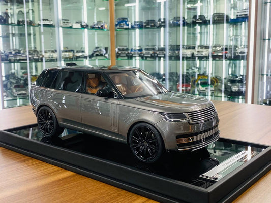 MotorHelix Range Rover Autobiography 2022 – 1_18 Resin ,Grey Silver