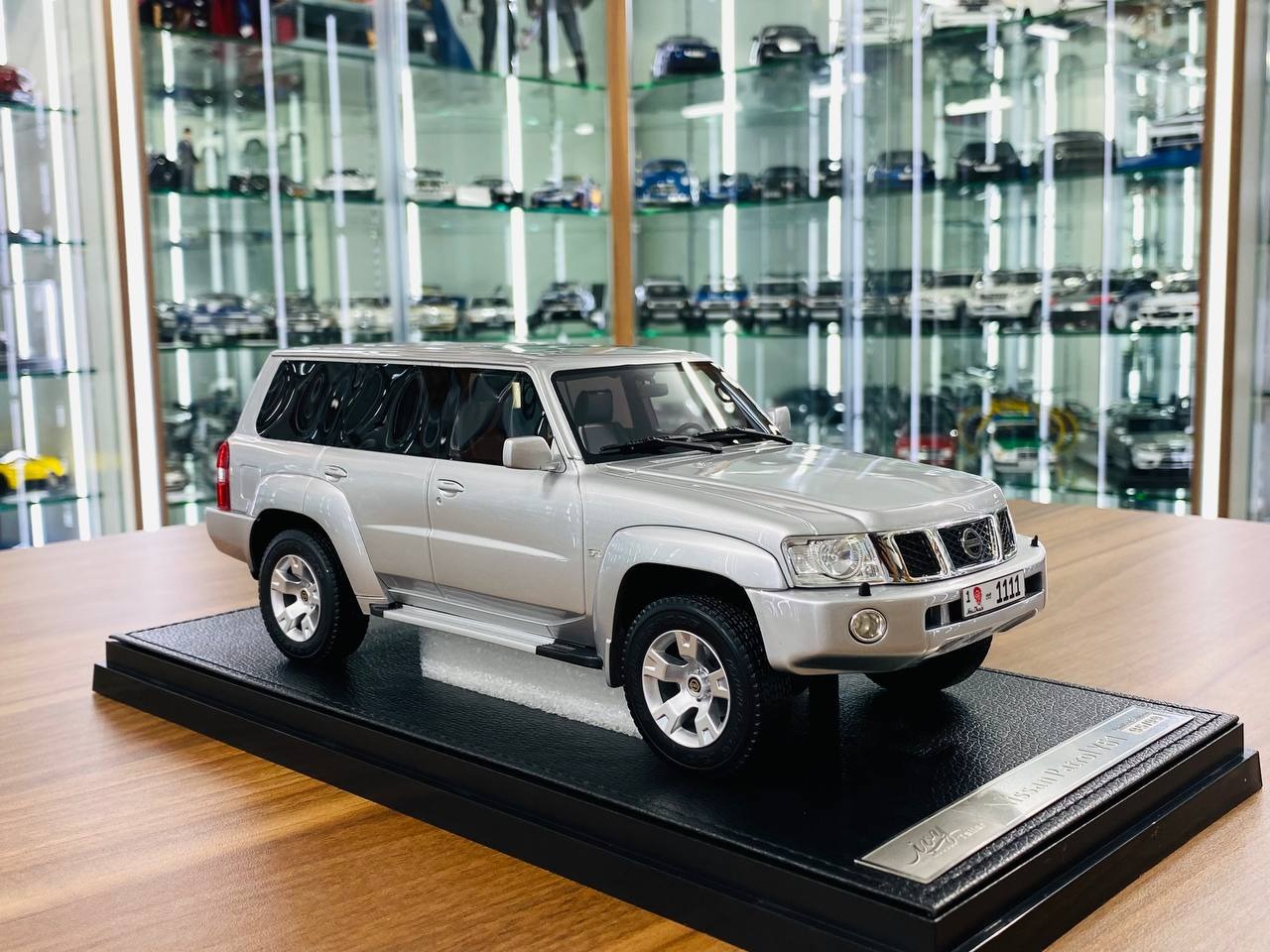 1_18 Nissan Patrol Safari Y61 by Ivy Model _Silver, Limited Edition