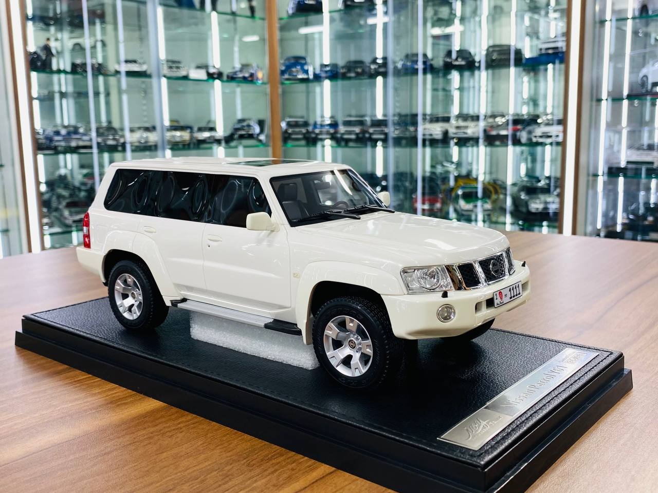 Ivy Model 1_18 Nissan Patrol Safari Y61 – White, Limited Edition