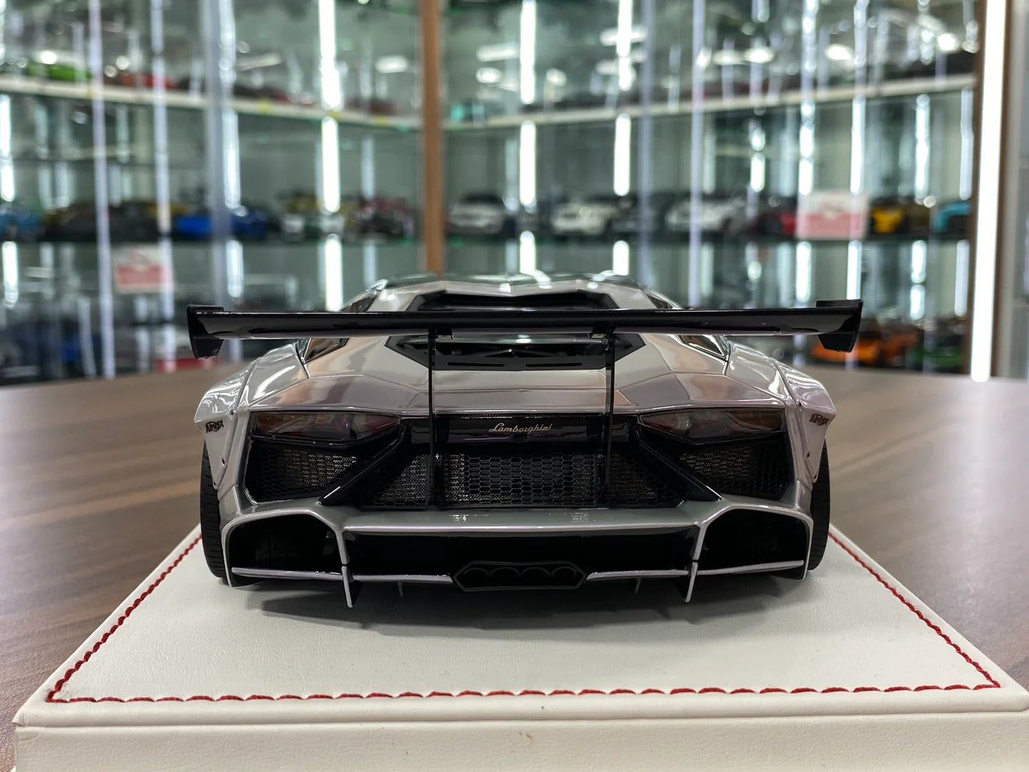 1/18 Lamborghini Models > 1/18 Resin Davis & Giovanni Lamborghini AVENTADOR LP 720-4 SV LB Performance with Pearl Silver Limited Edition - 10 pcs