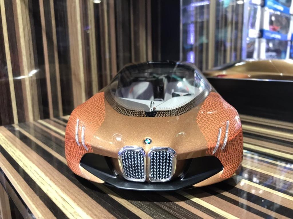 1_18 Resin BMW Vision Next 100 Bronze and Orange by Minichamps –