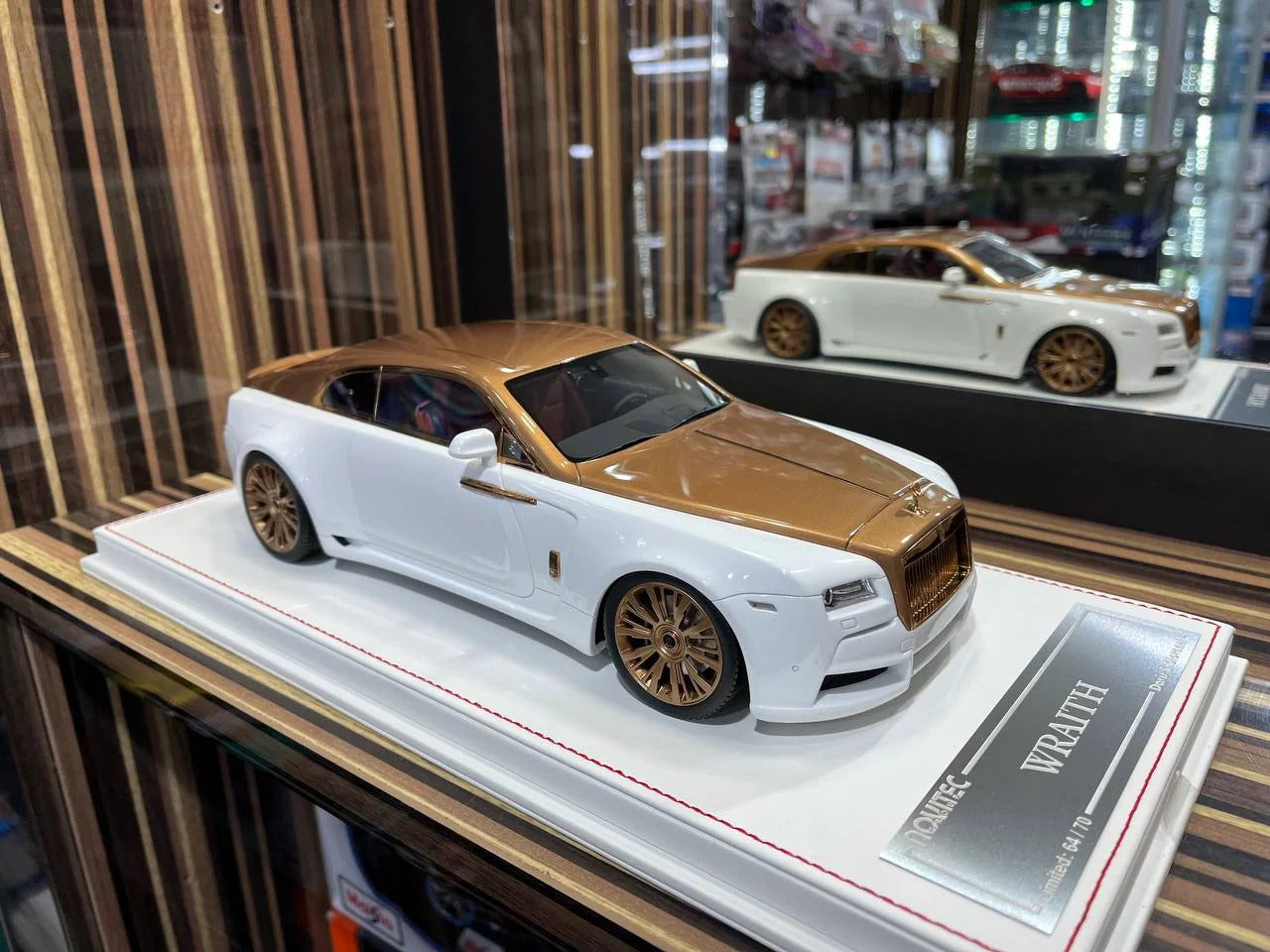 Davis & Giovanni Rolls Royce Wraith 1_18 Resin Model - White_Gold