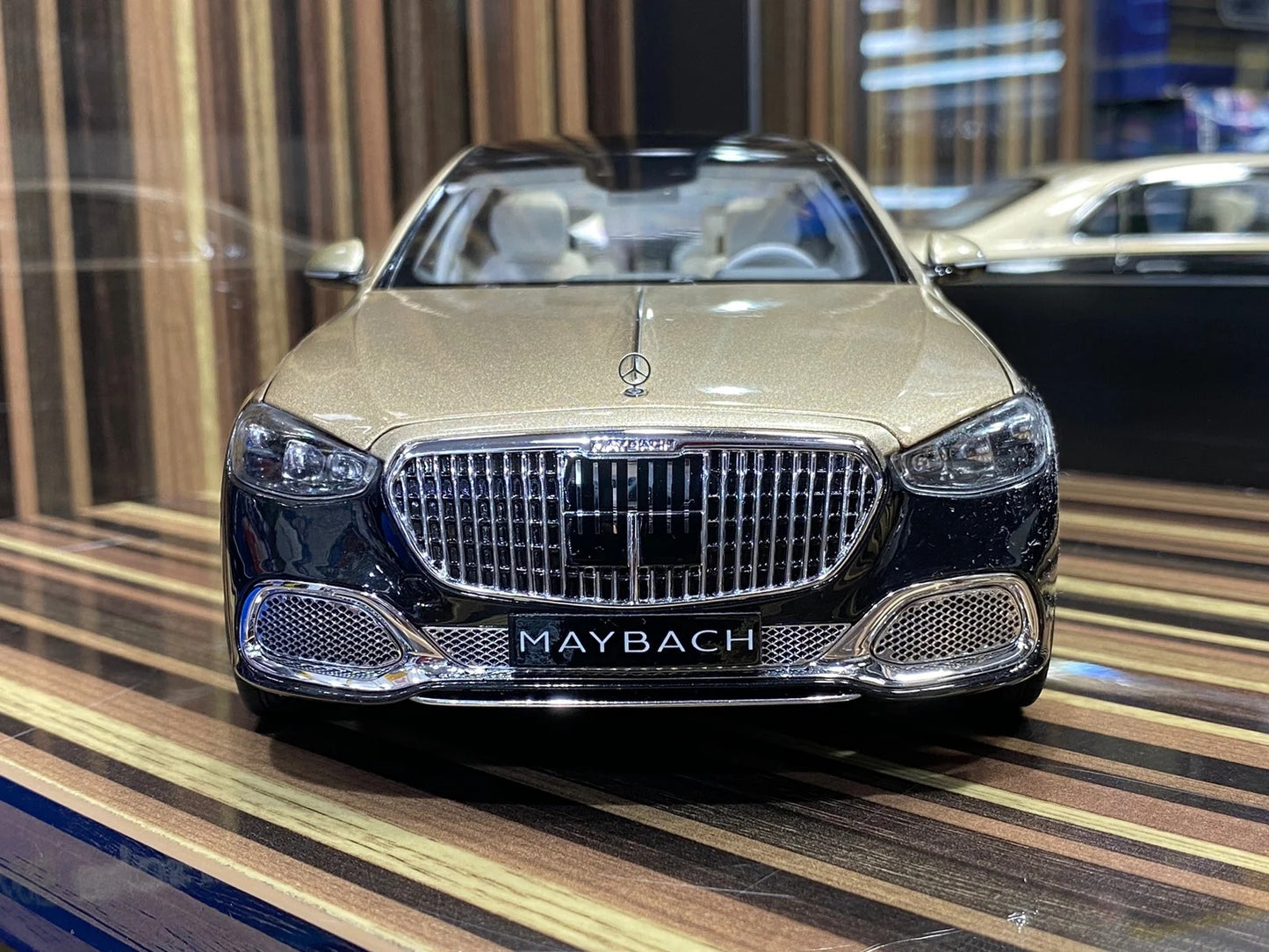 1_18 Diecast Mercedes-Maybach S-Class 2021 Black & Gold Norev Scale Mo