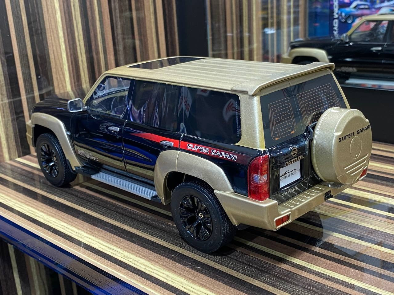 1_18 Diecast Nissan Patrol Super Safari Gold & Black IVY Models Scale